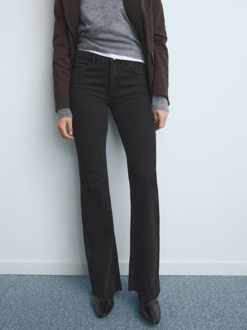 MANGO Fiona Black Slim Flare Jeans Raw Hem High Rise Size US 8 EUR 40 Y2K